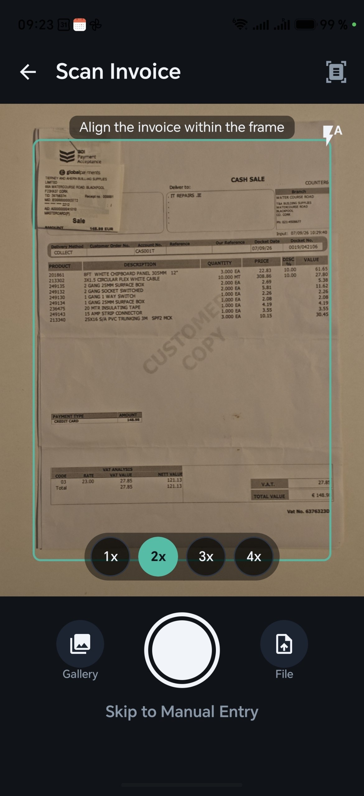 Invoice Scanner — Camera with 1x–4x zoom
